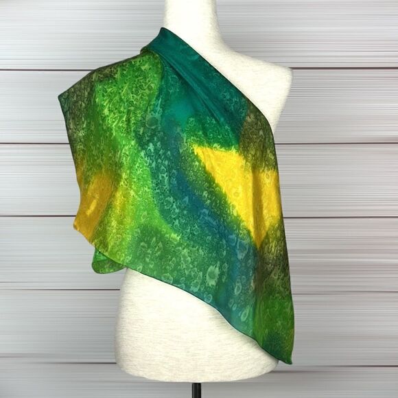 Golden Camel of Shanghai Hand Rolled and Hand Printed 100% Silk Square Scarf - Picture 4 of 12